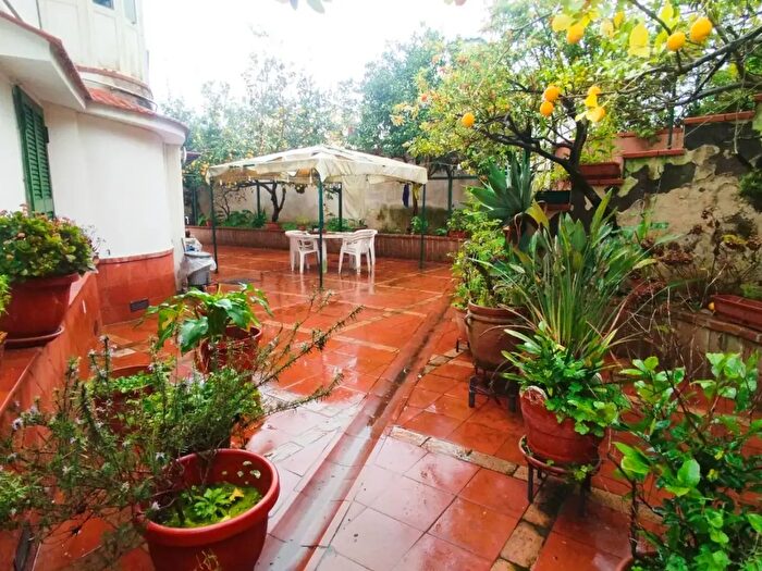 Appartamento trilocale in vendita in Via Italia, Pozzuoli