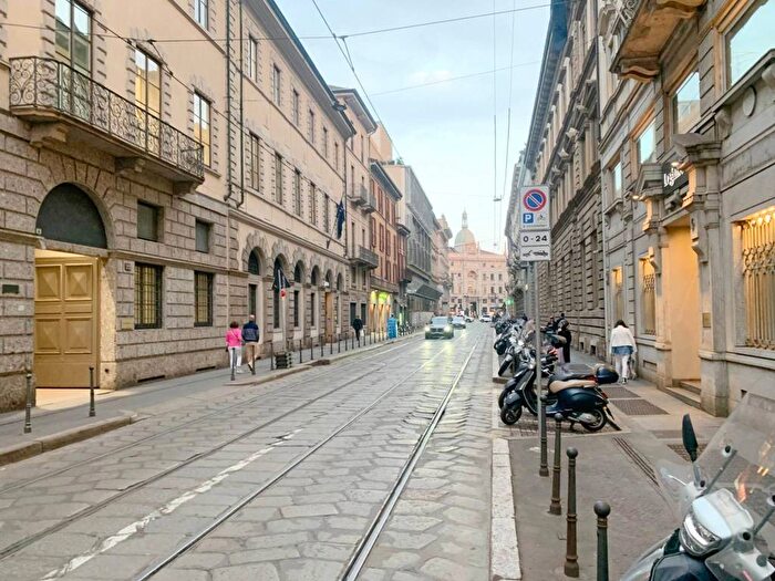 Appartamento bilocale in affitto in Via Broletto, Duomo, Milano