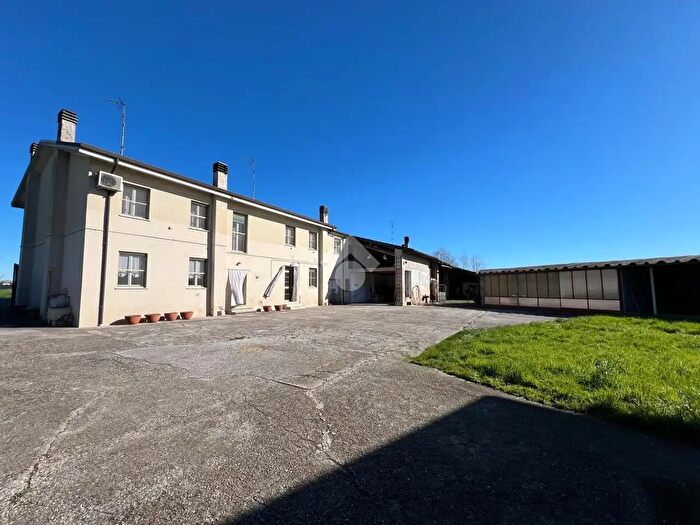 Casa con 5 locali in vendita in Strada Comunale Polesine, Acquanegra Sul Chiese