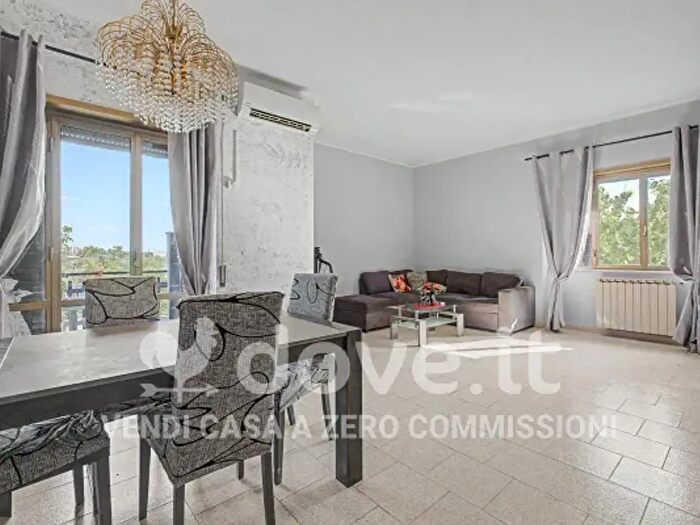 Appartamento quadrilocale in vendita in Via Ettore Scandale, Roma