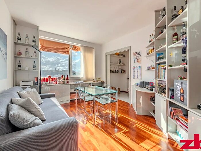 Appartamento trilocale in vendita in Corte dei Lambruschini, Genova