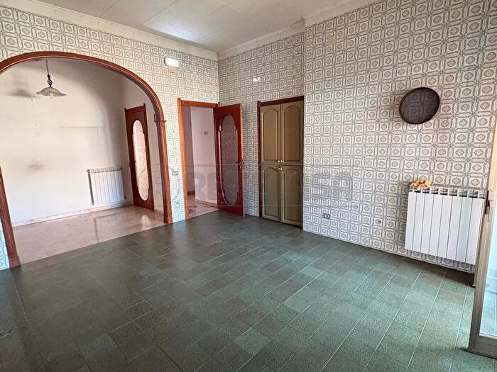 Casa con 5 locali in vendita in Via Niscemi, Caltanissetta