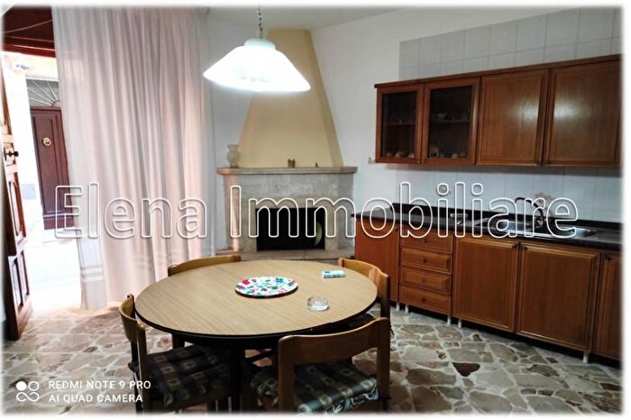 Casa con 8 locali in vendita in Alcamo