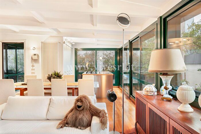 Appartamento con 12 locali in vendita in Milano