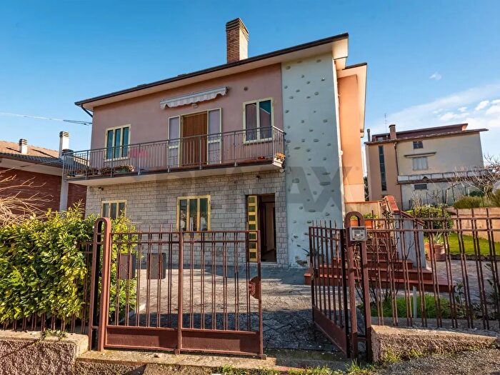 Casa con 8 locali in vendita in Giovanni Annibaldi, Cupramontana