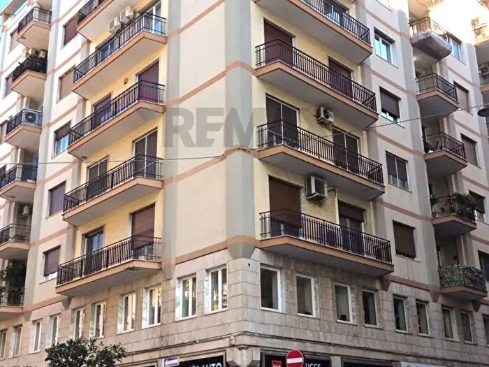 Appartamento con 6 locali in vendita in Via De Rossi, Bari