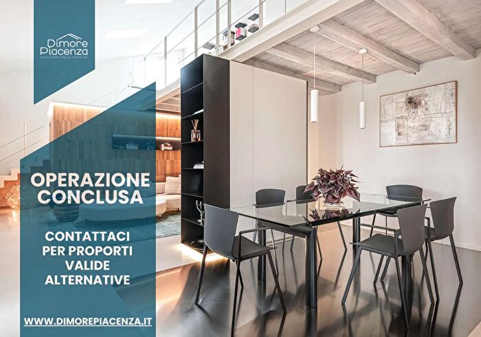 Casa con 8 locali in vendita in Strada alla Verza, Piacenza