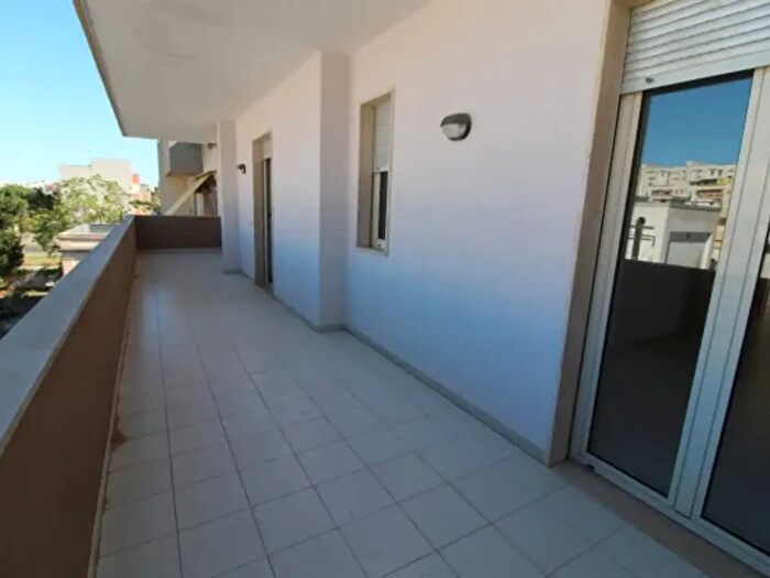 Appartamento con 6 locali in vendita in Via Enrico De Nicola, Grottaglie