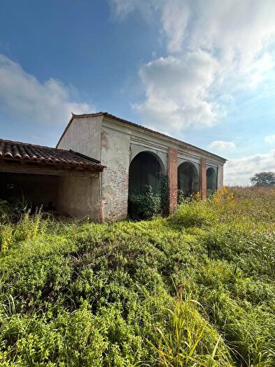 Casa con 7 locali in vendita in San Benedetto Po