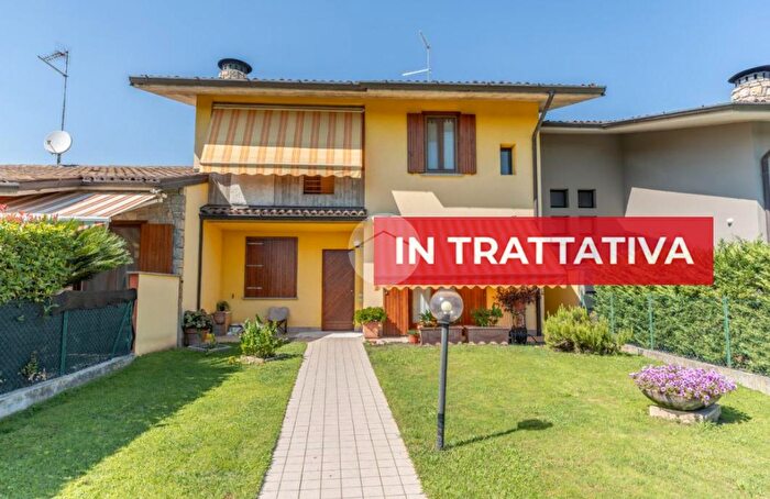 Casa quadrilocale in vendita in Via Don a Seghezzi, Bagnatica