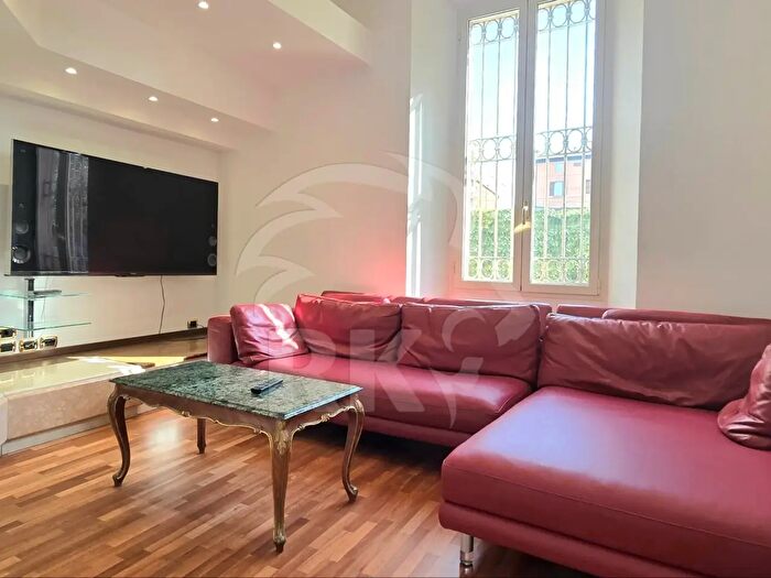 Appartamento trilocale in affitto in Via Castiglione, Bologna