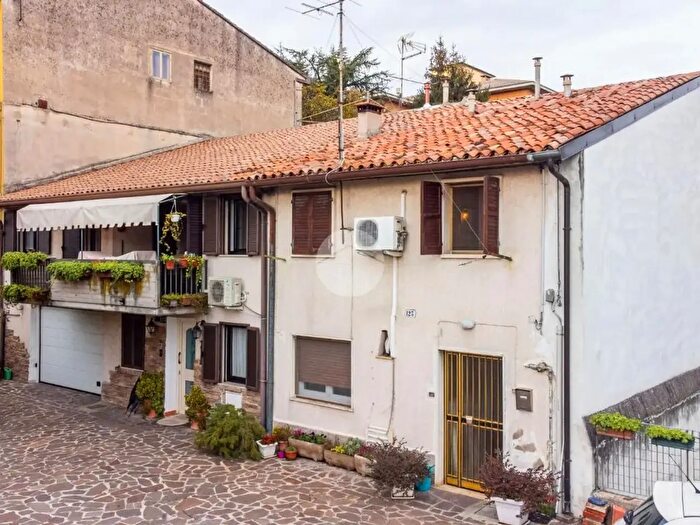 Casa quadrilocale in vendita in Via Porto San Pancrazio, Verona