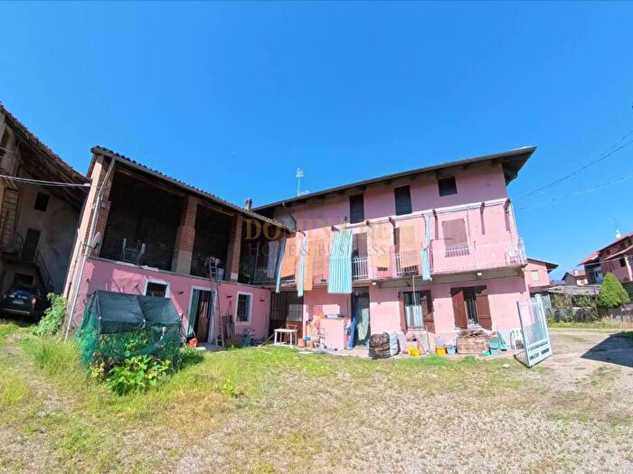 Casa con 6 locali in vendita in Via Cialdini Cerrione, Centro, Cerrione