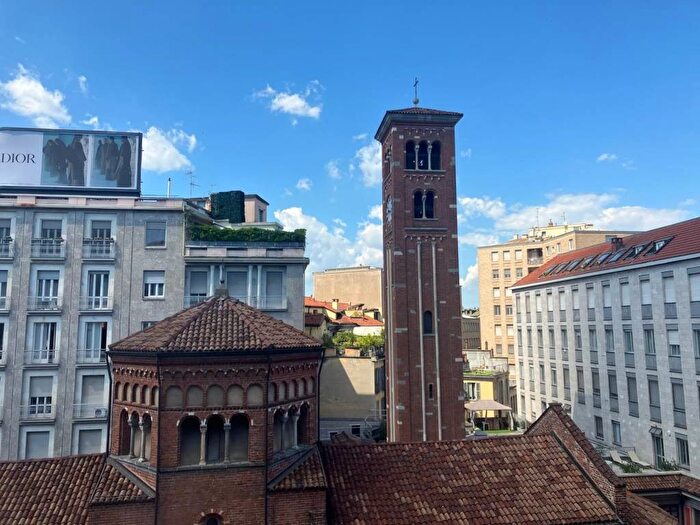 Appartamento con 6 locali in affitto in Piazzetta Umberto Giordano, San Babila, Milano