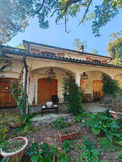 Casa con 13 locali in vendita in Licciana Nardi