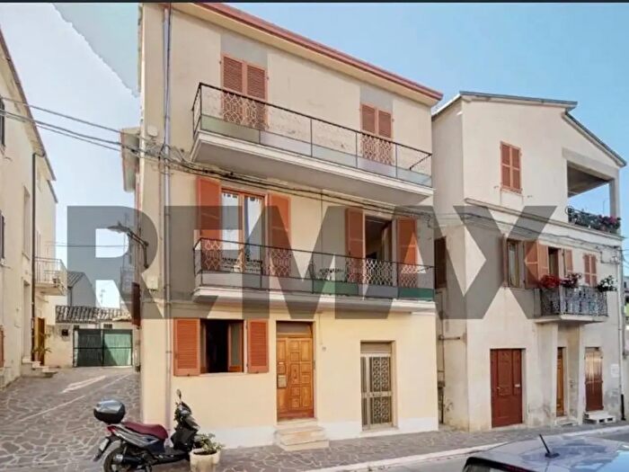 Casa con 6 locali in vendita in Corso Adriatico, Villalfonsina