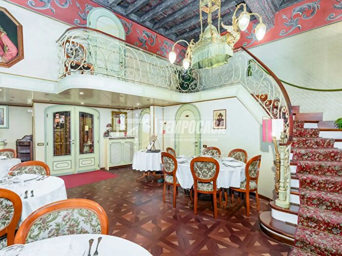 Appartamento con 11 locali in vendita in Via Carassone a, Mondovi