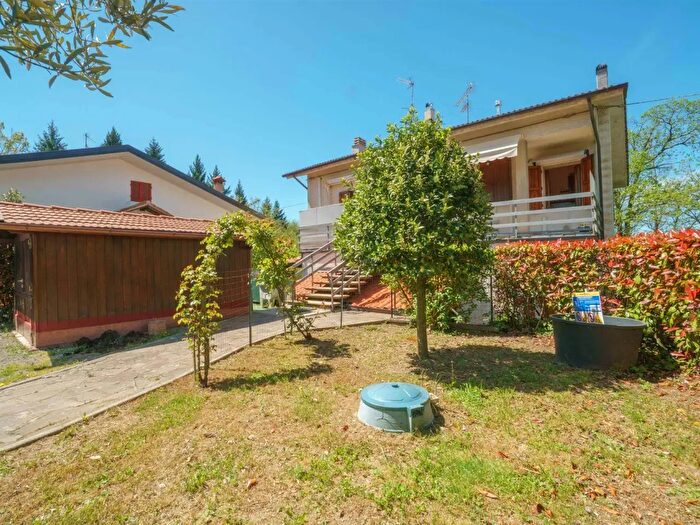 Appartamento con 6 locali in vendita in Marliana
