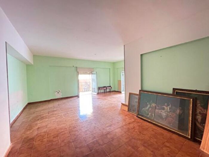 Appartamento con 6 locali in vendita in Via Mariano Maio, Milazzo