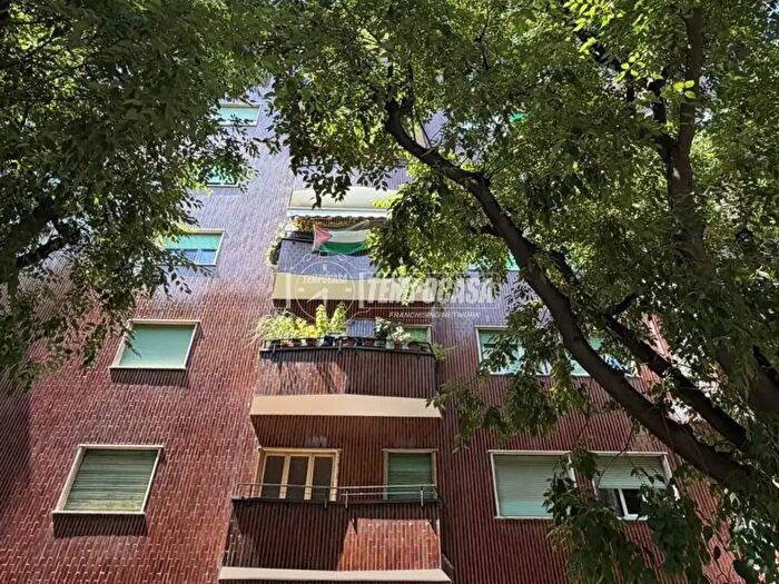 Appartamento trilocale in vendita in Via Principe Eugenio, Milano