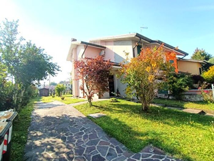 Casa con 6 locali in vendita in Via Bortolina, Adria