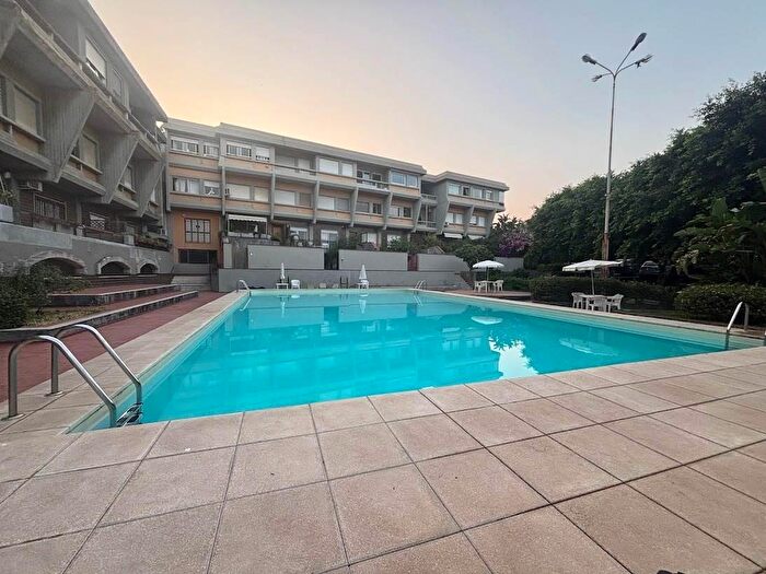 Appartamento con 5 locali in vendita in Via Mollica, Aci Castello