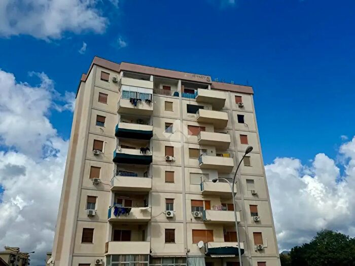 Appartamento con 5 locali in vendita in Via Maurizio Quadrio, Palermo