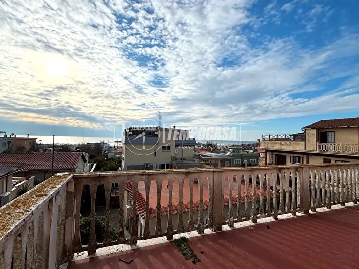Appartamento quadrilocale in vendita in Via Sardara, Fiumicino