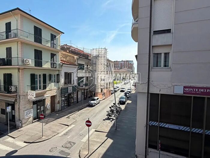 Appartamento trilocale in affitto in Via Felice Cavallotti, Viareggio