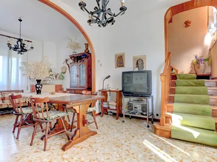 Casa con 6 locali in vendita in Via Corioli, Latina