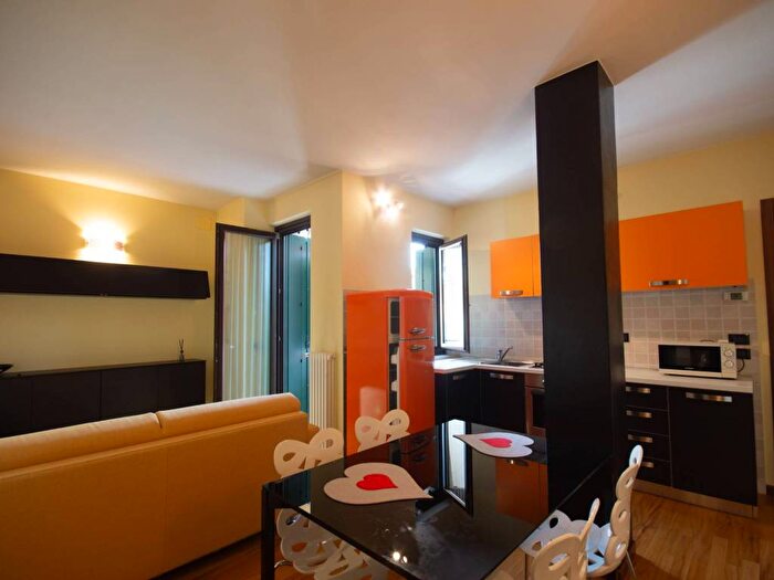 Appartamento bilocale in affitto in Via Cesare Battisti, Centro, San Giovanni Lupatoto