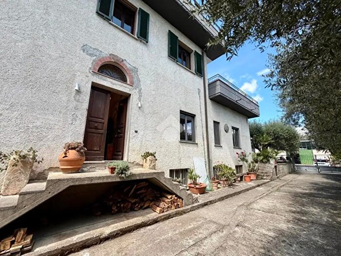 Casa con 5 locali in vendita in Via Aristide Gabelli, Pistoia