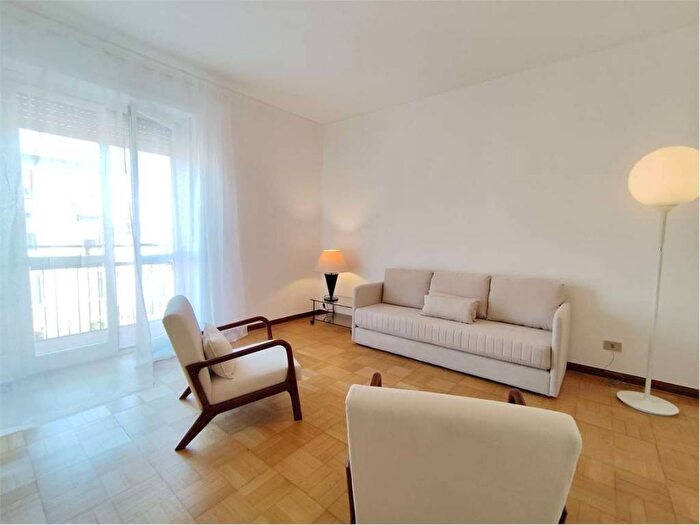 Appartamento trilocale in affitto in via Londonio, Paolo Sarpi, Milano