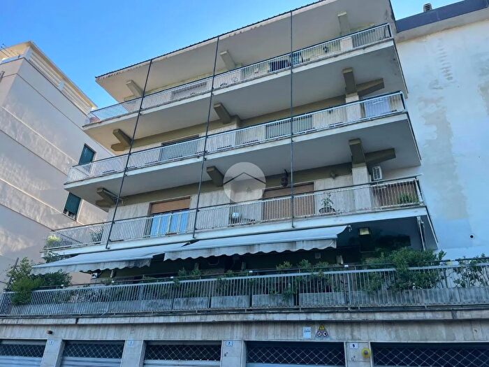 Appartamento con 5 locali in vendita in Via Enrico Granata, Cosenza
