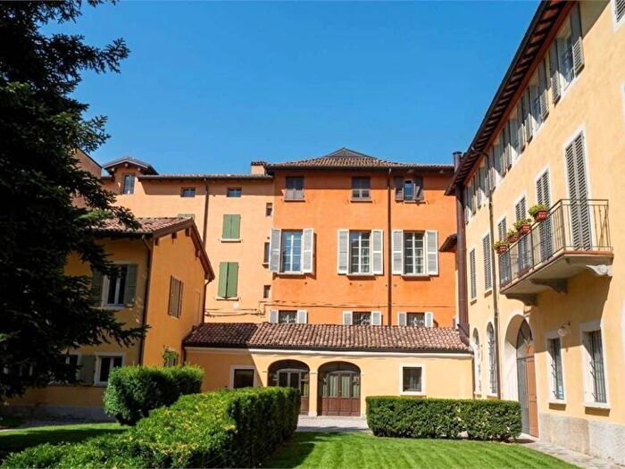 Appartamento trilocale in affitto in via Fontanelli, Centro Storico, Reggio Emilia