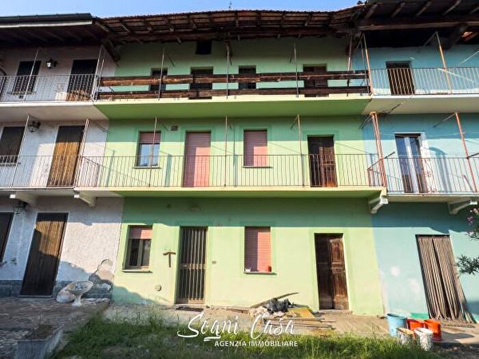 Casa con 5 locali in vendita in Via Santa Maria, Mezzomerico