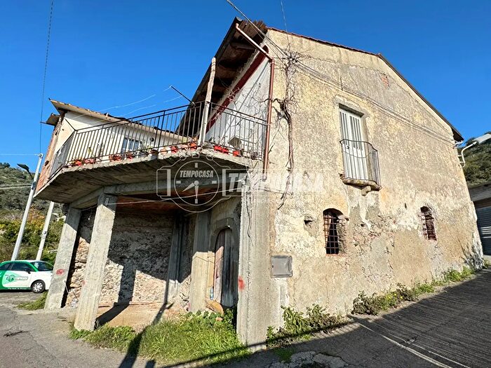 Casa con 5 locali in vendita in Via Botte, Savoca