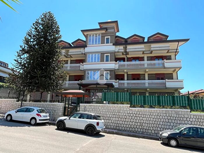 Appartamento quadrilocale in vendita in Via Tino Sinibaldo, Avellino