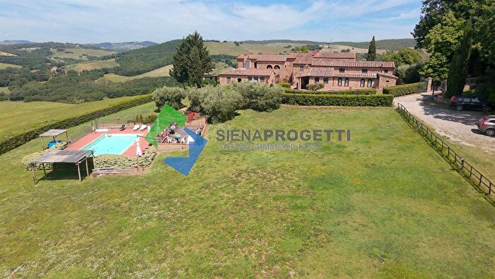 Casa con 10 locali in vendita in Casole DElsa