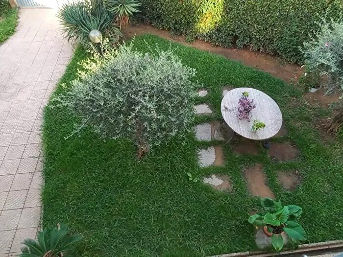 Casa con 10 locali in vendita in Carrara