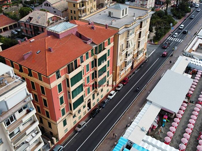 Appartamento quadrilocale in affitto in Via Santa Caterina, Centro, Varazze