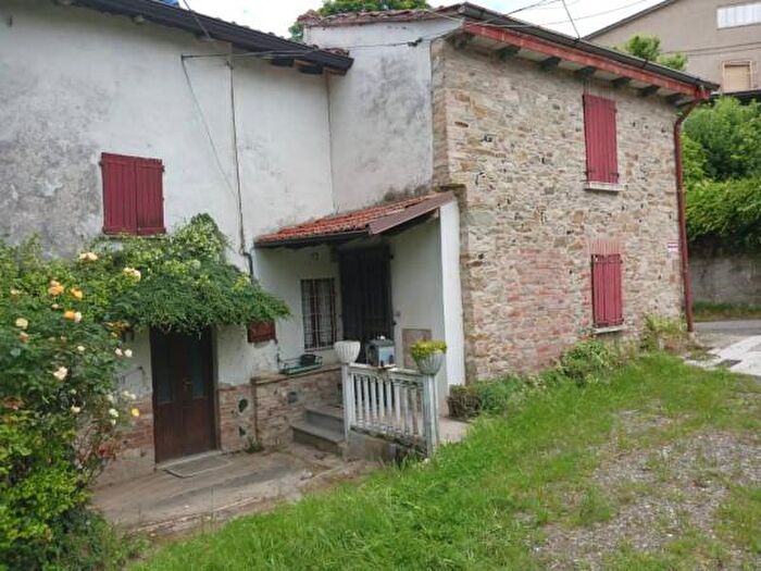 Casa quadrilocale in vendita in Strada di Vidiano, Piozzano
