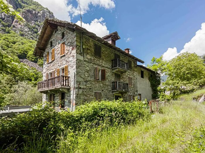 Appartamento con 10 locali in vendita in Località Espaz, Fontainemore