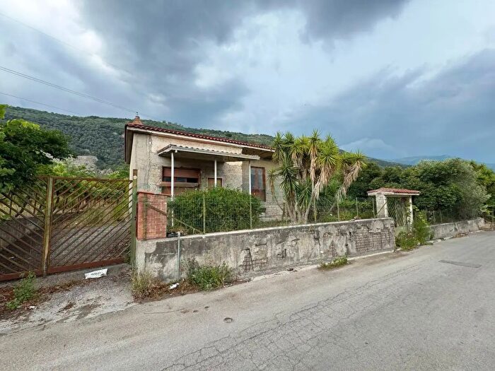 Casa con 5 locali in vendita in Sarno