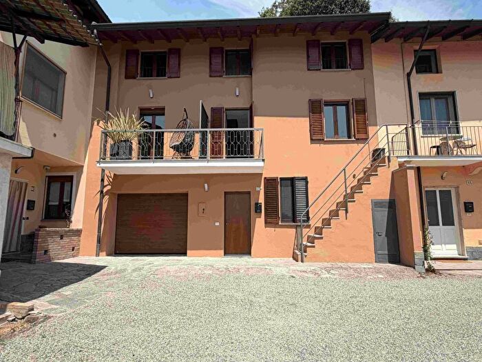 Appartamento trilocale in affitto in Via Cucchino, Lisanza, Sesto Calende