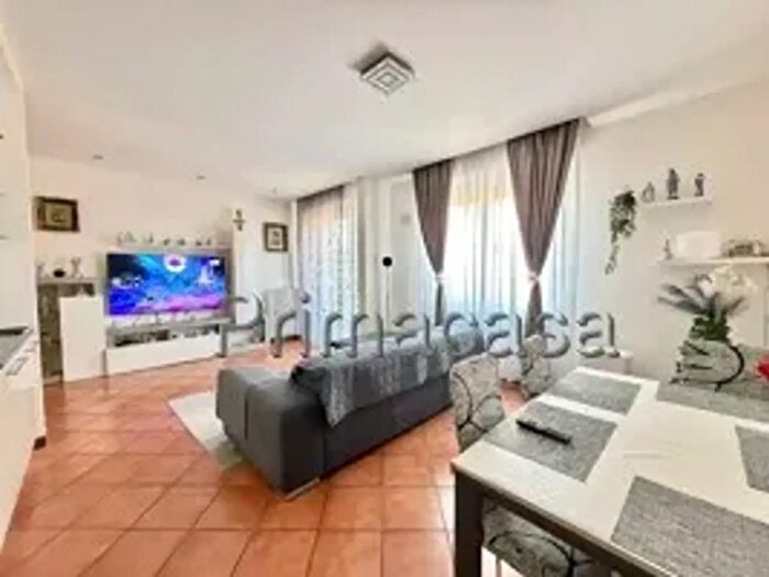 Appartamento con 5 locali in vendita in Via Giuseppe Garibaldi, Bovolone
