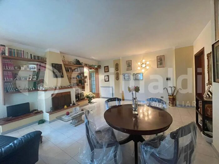 Appartamento quadrilocale in vendita in Via Viticella, Quarto