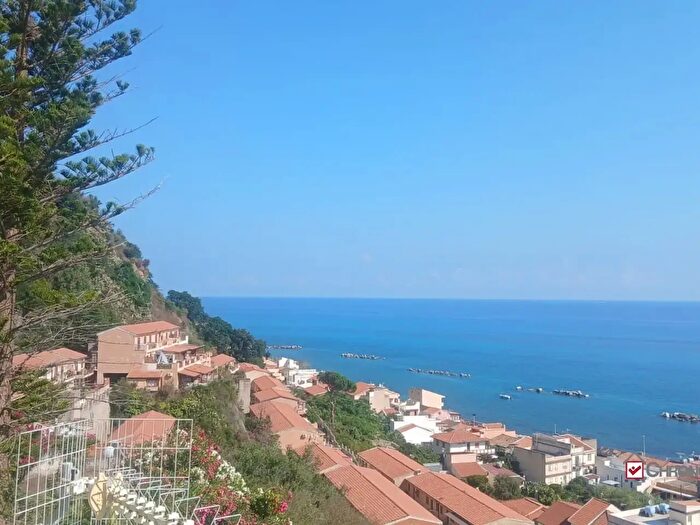 Appartamento trilocale in vendita in Acqualadrone, Messina