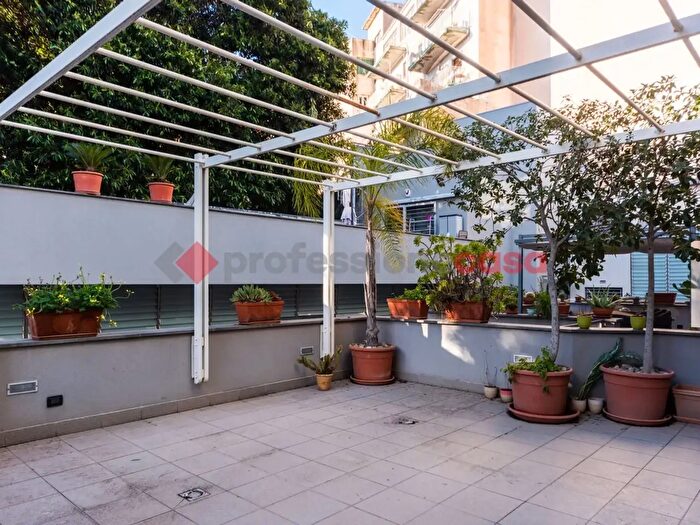 Appartamento con 5 locali in vendita in Via Carbone, Catania