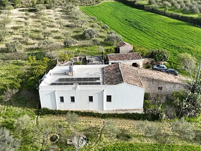 Casa quadrilocale in vendita in Giarratana